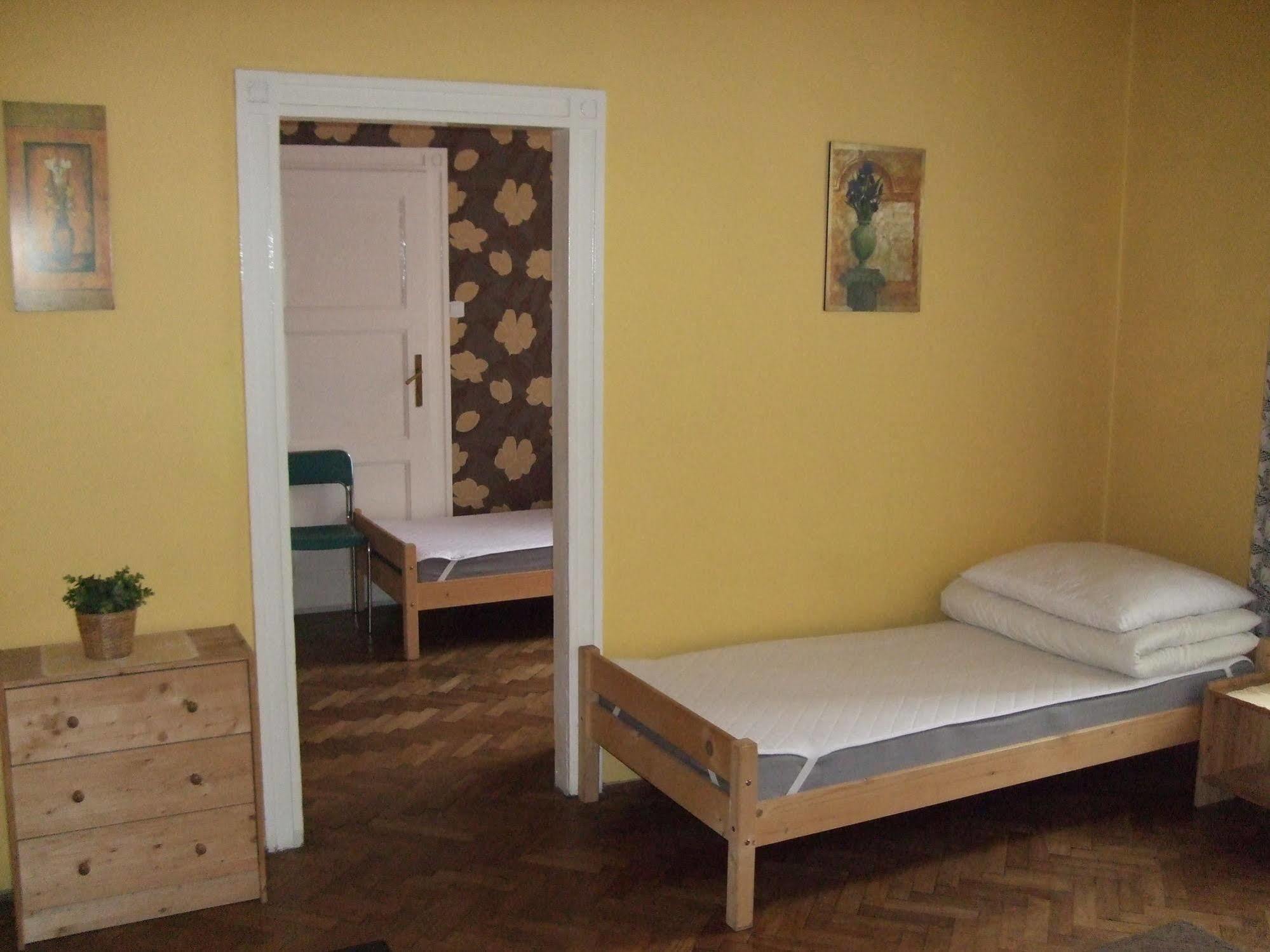 Old Walls Hostel Kraków Eksteriør billede