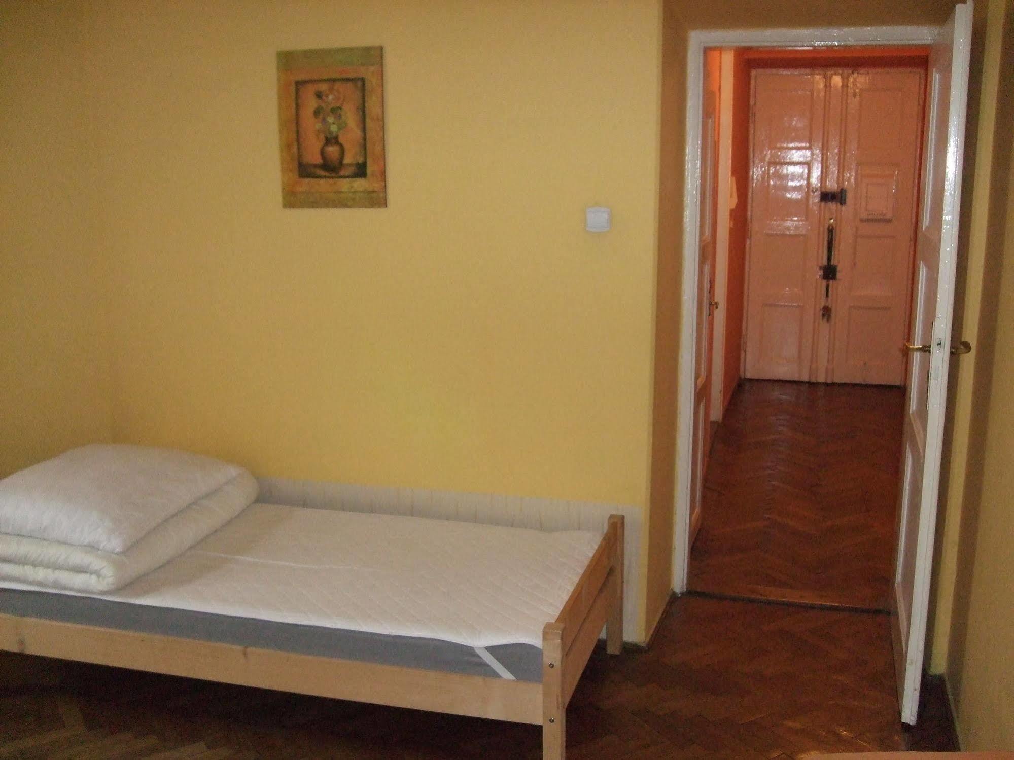 Old Walls Hostel Kraków Eksteriør billede