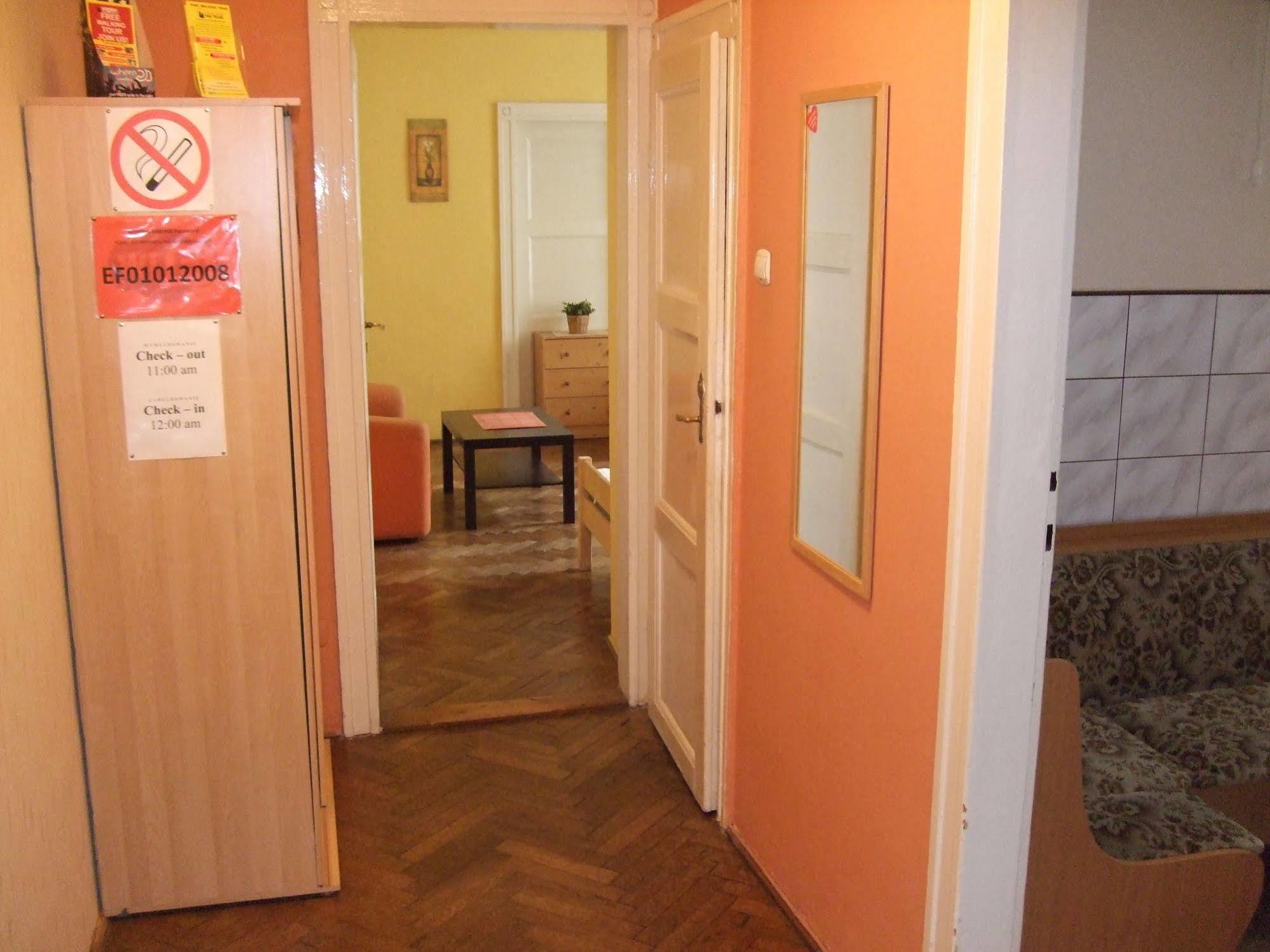 Old Walls Hostel Kraków Eksteriør billede